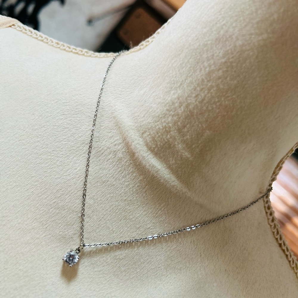 Prong set open setting round cz pendant on chain necklace